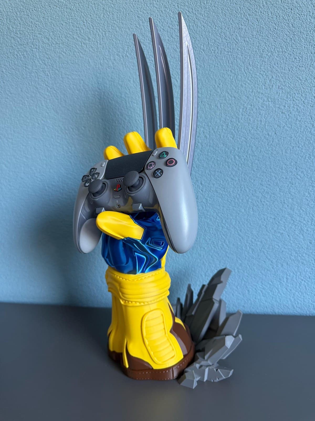 Wolverine Claw Controller Stand photo